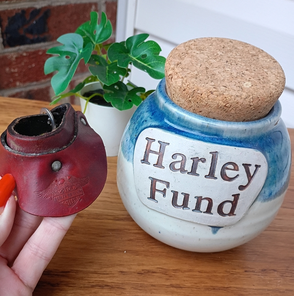 VINTAGE HARLEY FUND POTTERY JAR W/BONUS HD LEATHER CAP KEYCHAIN